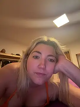 Snapshot of LauraStarr chatting on July 2026 04:53:02 PM LauraStarr online show from July 2026 04:53:02 PM