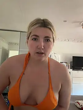 Snapshot of LauraStarr chatting on June 2026 12:10:02 PM LauraStarr online show from June 2026 12:10:02 PM