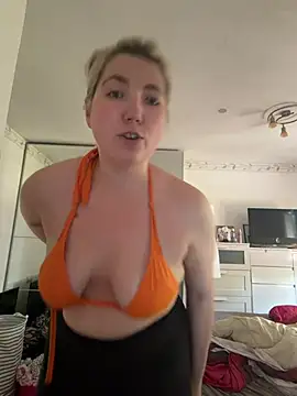 Snapshot of LauraStarr chatting on June 2026 11:09:02 AM LauraStarr online show from June 2026 11:09:02 AM