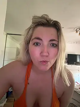 Snapshot of LauraStarr chatting on June 2026 11:48:01 AM LauraStarr online show from June 2026 11:48:01 AM