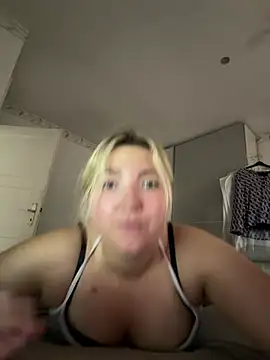 Snapshot of LauraStarr chatting on July 2026 04:39:02 PM LauraStarr online show from July 2026 04:39:02 PM