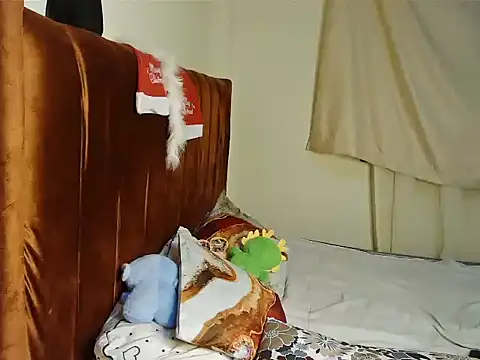 PrettyNyra online show from June 2026 09:01:02 PM