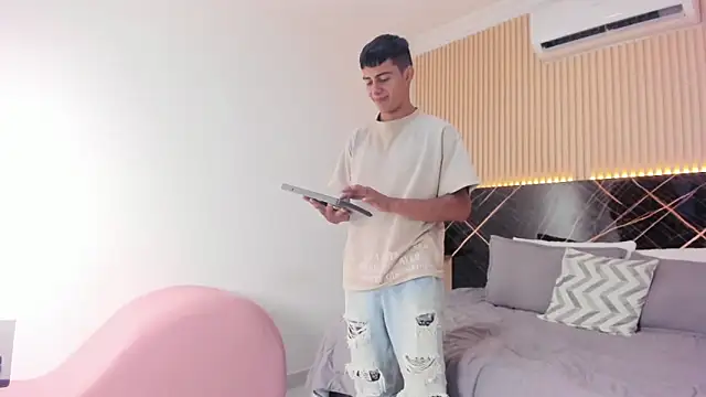 Bruno fox online show from June 2026 09:09:02 PM
