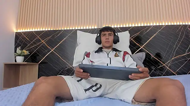 Bruno fox online show from June 2026 07:26:02 PM