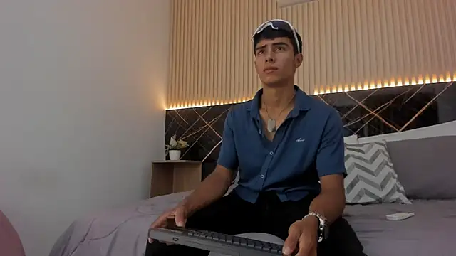 Bruno fox online show from June 2026 08:17:01 PM