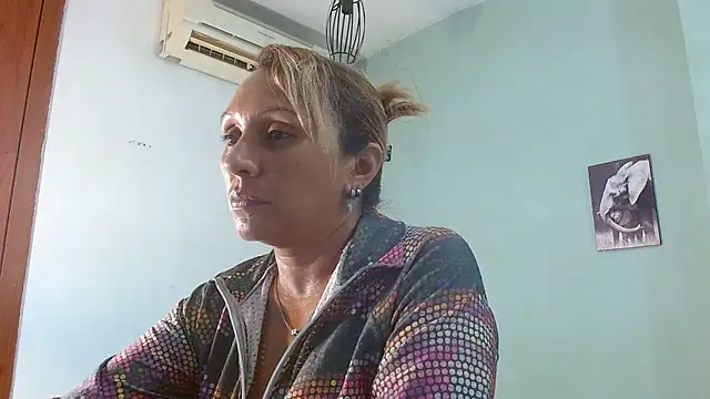 Snapshot of yesika_miller chatting on June 2026 11:55:01 AM yesika miller online show from June 2026 11:55:01 AM