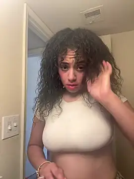 Snapshot of daddyyysbabygirl chatting on June 2026 01:05:01 AM daddyyysbabygirl online show from June 2026 01:05:01 AM