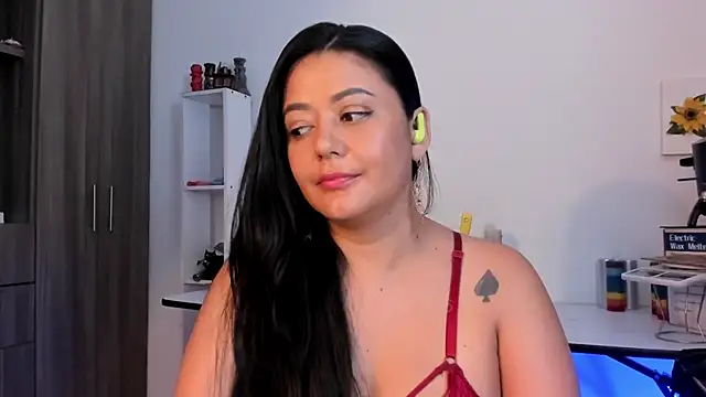 LauraToro  online show from June 2026 09:13:02 PM