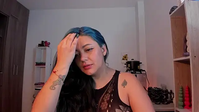 LauraToro  online show from April 2026 10:16:01 PM