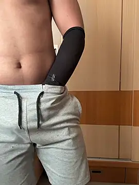 muscularZoro online show from June 2026 12:16:02 PM
