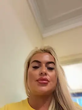 BarbieLeahX online show from June 2026 11:11:02 AM