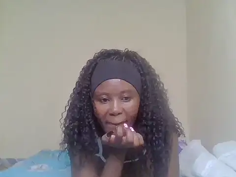 Snapshot of cute_bee chatting on July 2026 10:44:02 PM cute bee online show from July 2026 10:44:02 PM