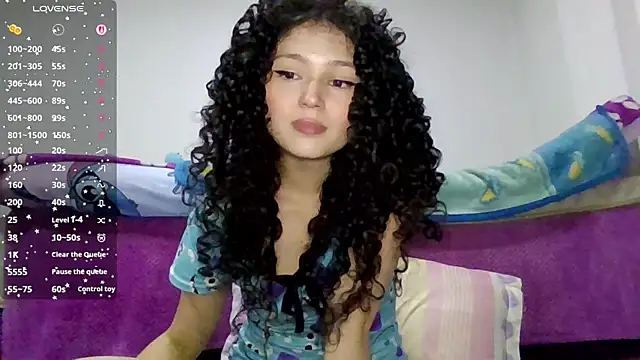 Snapshot of Diamond_Curls chatting on June 2026 05:12:02 PM Diamond Curls online show from June 2026 05:12:02 PM