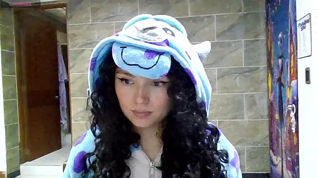 Snapshot of Diamond_Curls chatting on July 2026 03:52:02 PM Diamond Curls online show from July 2026 03:52:02 PM