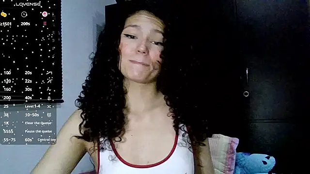 Snapshot of Diamond_Curls chatting on July 2026 03:31:02 PM Diamond Curls online show from July 2026 03:31:02 PM