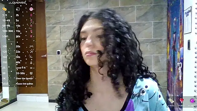 Snapshot of Diamond_Curls chatting on July 2026 04:06:02 PM Diamond Curls online show from July 2026 04:06:02 PM