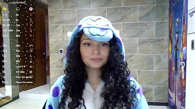 Snapshot of Diamond_Curls chatting on July 2026 03:41:02 PM Diamond Curls online show from July 2026 03:41:02 PM