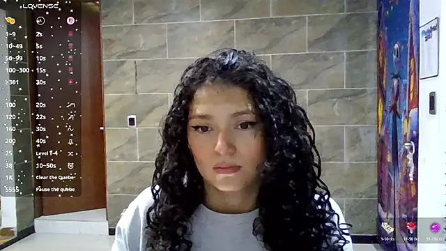 Snapshot of Diamond_Curls chatting on July 2026 03:43:01 PM Diamond Curls online show from July 2026 03:43:01 PM