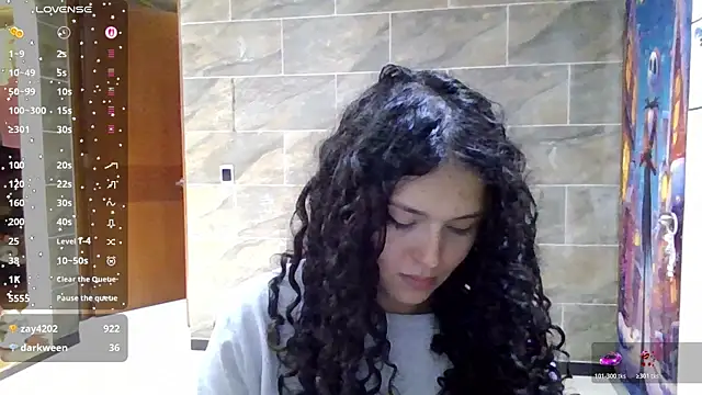 Snapshot of Diamond_Curls chatting on July 2026 06:20:01 PM Diamond Curls online show from July 2026 06:20:01 PM