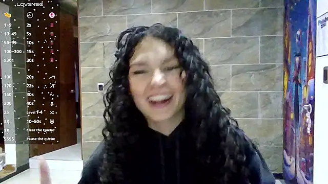 Snapshot of Diamond_Curls chatting on July 2026 03:41:01 PM Diamond Curls online show from July 2026 03:41:01 PM