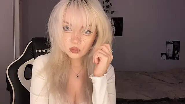 Velvets Vixens01 online show from June 2026 05:51:01 PM