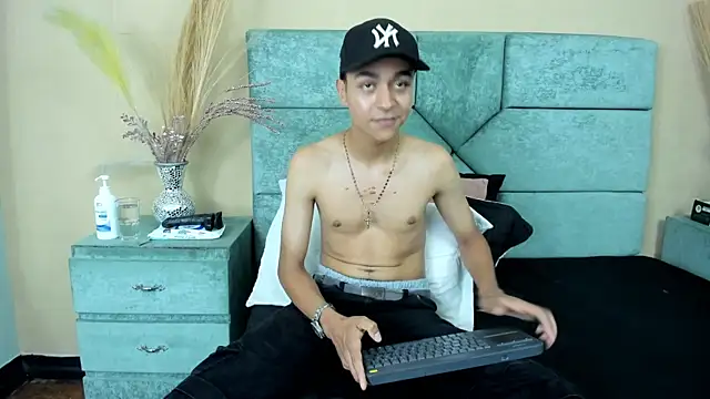 KyleeSmiith online show from June 2026 03:47:01 AM