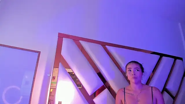 Mariana Smiith  online show from July 2026 07:43:02 PM