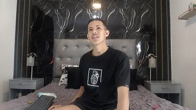 Snapshot of PhillipCoxx chatting on June 2026 03:08:02 AM PhillipCoxx online show from June 2026 03:08:02 AM