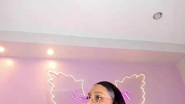 Snapshot of TalianaHernandez chatting on July 2026 04:31:01 PM TalianaHernandez online show from July 2026 04:31:01 PM