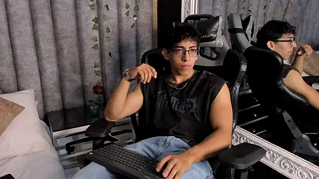 JuliaanRoss online show from July 2026 08:31:01 PM