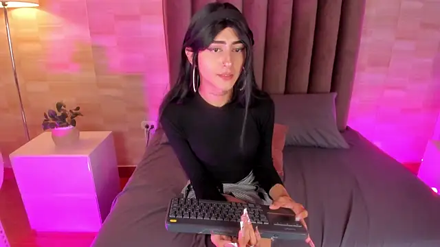 Nhicolas Salazar online show from July 2026 07:24:01 PM