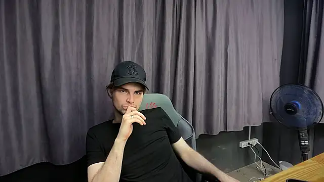 Snapshot of matthewglitch chatting on June 2026 07:38:02 AM matthewglitch online show from June 2026 07:38:02 AM
