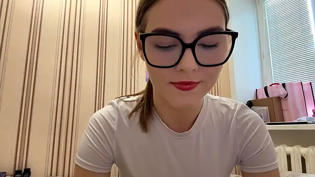 MiaWonderind online show from June 2026 12:10:02 PM