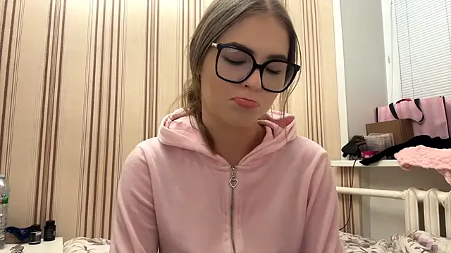 MiaWonderind online show from June 2026 08:14:02 PM