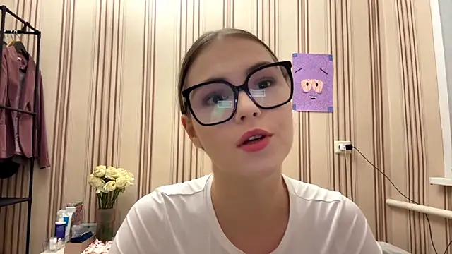 MiaWonderind online show from July 2026 05:42:02 PM