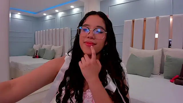 Snapshot of shayra_alina chatting on August 2026 11:01:02 PM shayra alina online show from August 2026 11:01:02 PM
