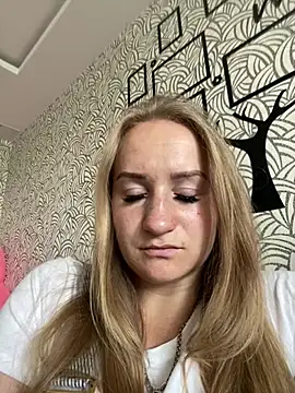 Snapshot of Emilia_kis chatting on June 2026 10:34:01 AM Emilia kis online show from June 2026 10:34:01 AM