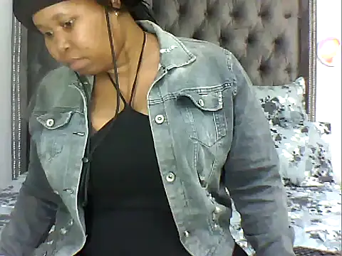Snapshot of CurvyAssXxX21 chatting on June 2026 04:08:02 PM CurvyAssXxX21 online show from June 2026 04:08:02 PM
