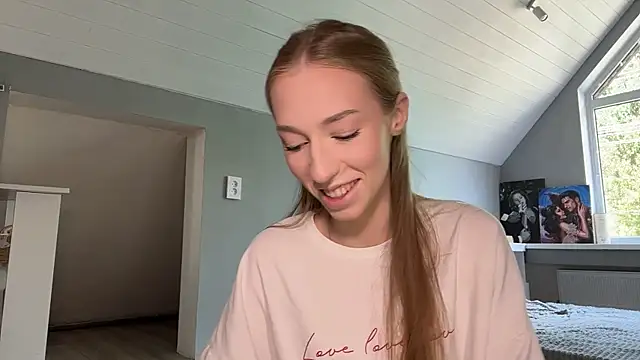 TraceyHowey online show from June 2026 09:37:02 AM