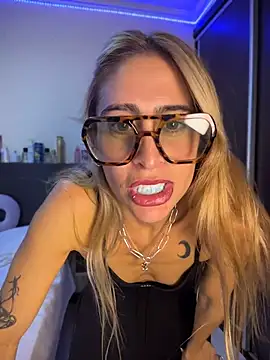 NicoleWilder online show from June 2026 01:33:02 AM