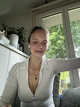 LillyWannaPlay online show from June 2026 06:27:02 PM