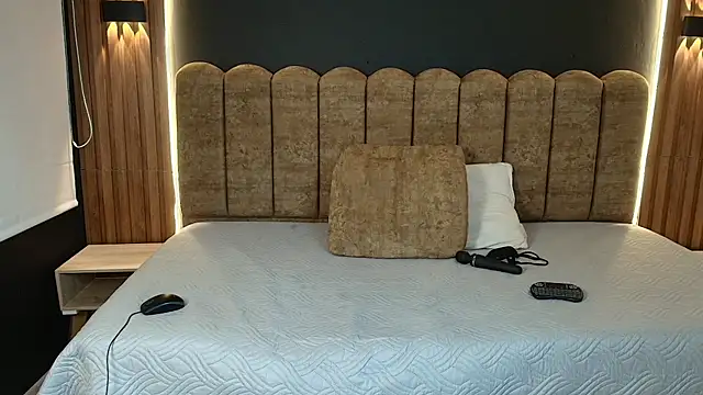 IsisRosee online show from July 2026 07:15:02 PM