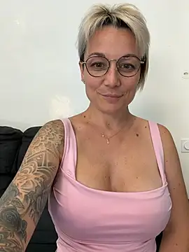 marinellaaX online show from June 2026 10:37:02 AM
