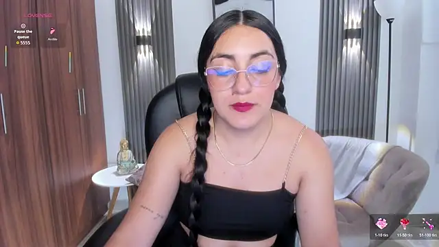 naiah blue online show from July 2026 07:10:01 PM