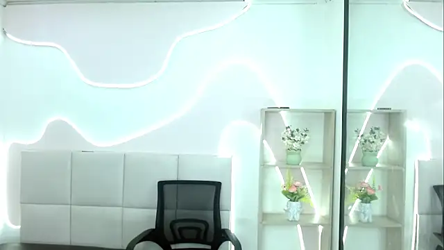 Jazmiin Rosee online show from June 2026 12:33:02 PM