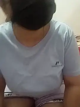Snapshot of kaur00sim chatting on June 2026 01:55:01 PM kaur00sim online show from June 2026 01:55:01 PM