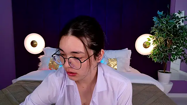 MaddieMeyer online show from July 2026 03:47:01 AM