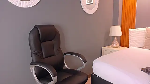 Snapshot of Juliana_Valencian chatting on June 2026 10:26:02 PM Juliana Valencian online show from June 2026 10:26:02 PM