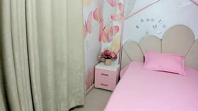 Millieskinny18 online show from June 2026 03:01:01 AM