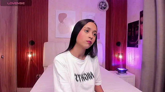 Millieskinny18 online show from July 2026 02:22:02 AM